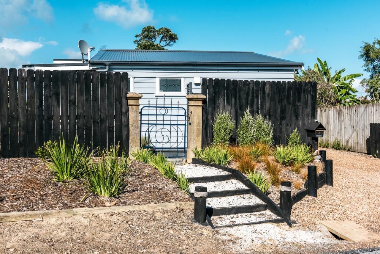Pohutukawa Cottage, Waiheke Island Surfdale Exteriör bild